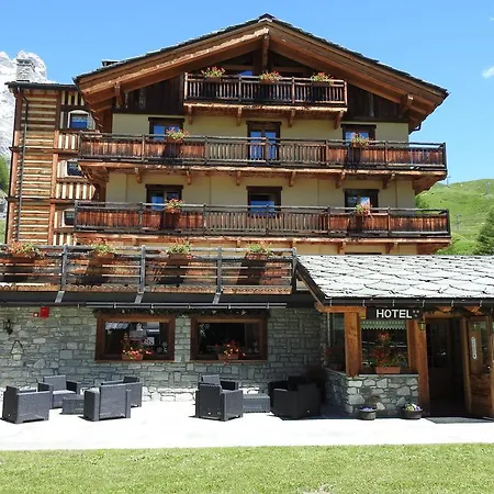 Готель Miravidi A Cervinia 3*